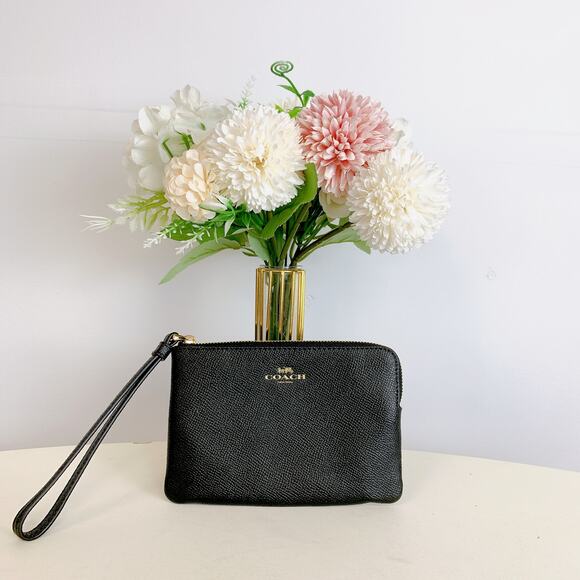 Coach 58032 Corner Zip Wristlet IN Black - Picture 1 of 4